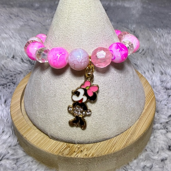 Minnie Mouse Bracelet and Pendant Necklace Set. - Picture 3 of 8